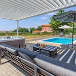Villa Lotus *