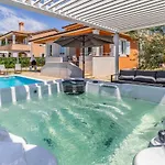 Villa Lotus *