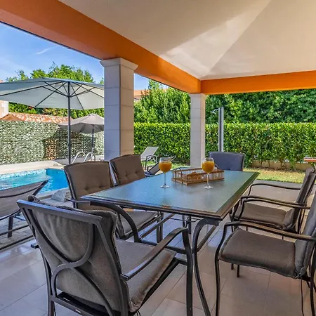 Lotus Βίλα Πούλα