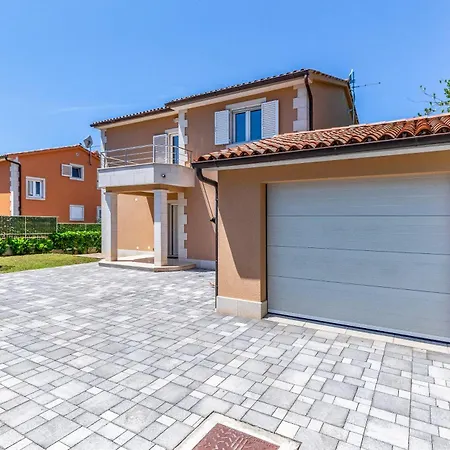 Lotus Βίλα Πούλα