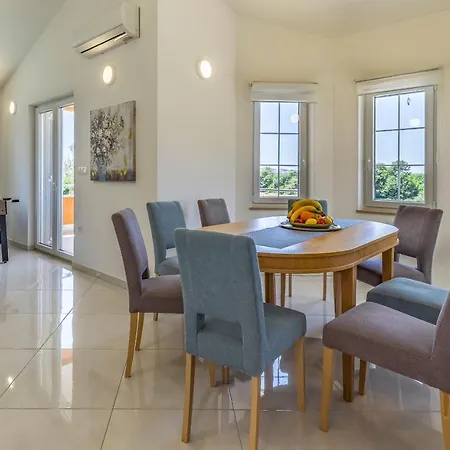 Lotus Вилла Пула