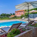 Villa Lotus *